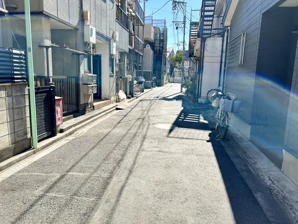 東側前面道路