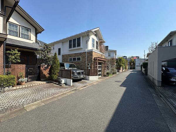 前面道路含む外観