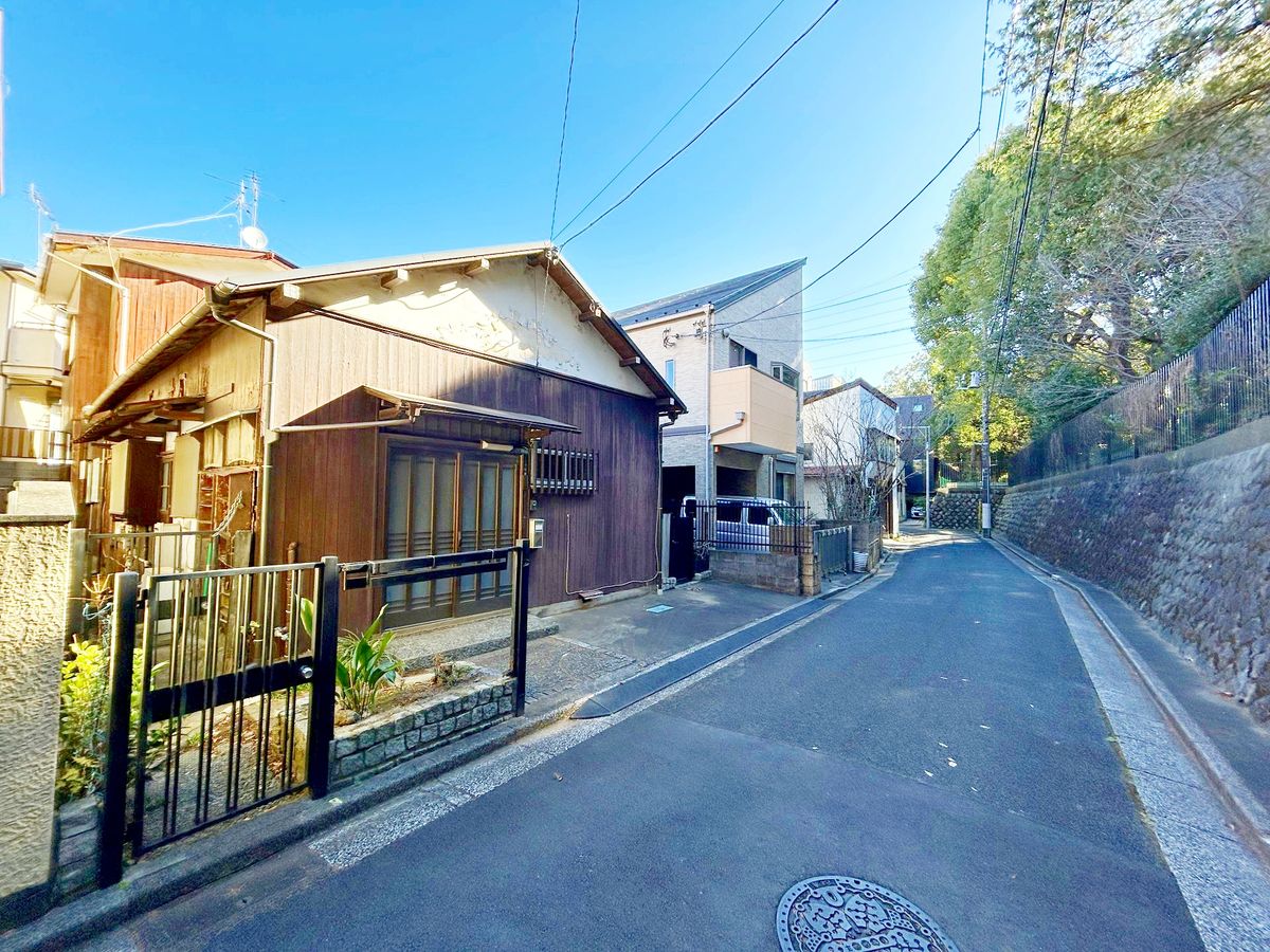 前面道路含む外観