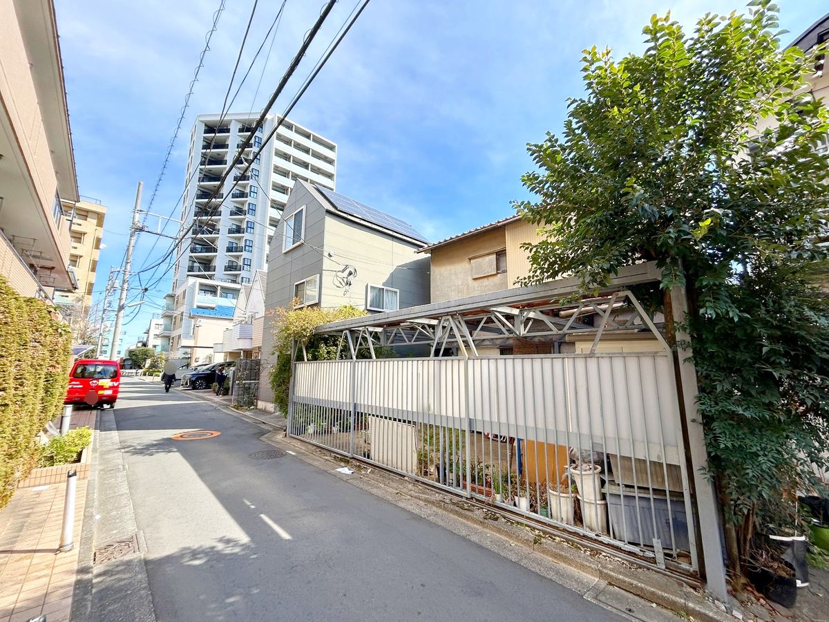 前面道路含む外観