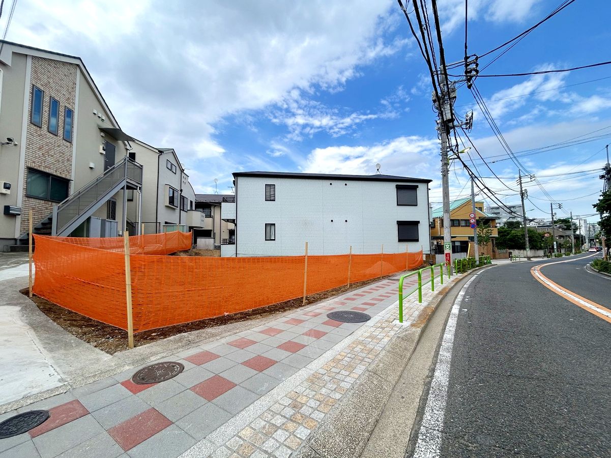 前面道路含む外観