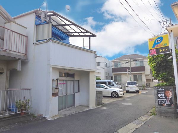 前面道路含む外観
