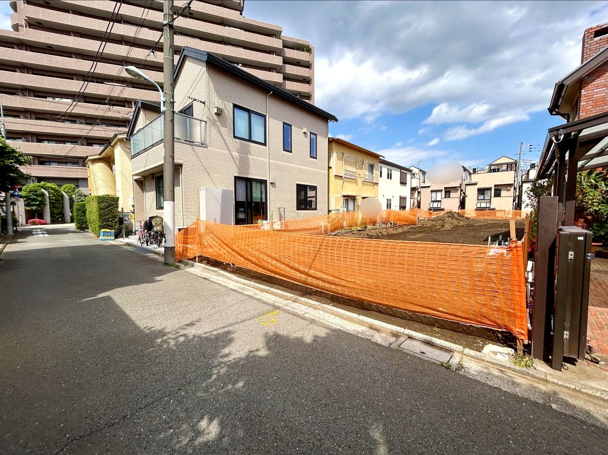 前面道路含む外観