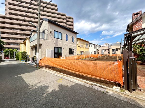 前面道路含む外観