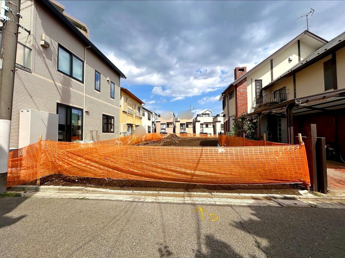 前面道路含む外観