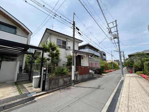 前面道路含む外観