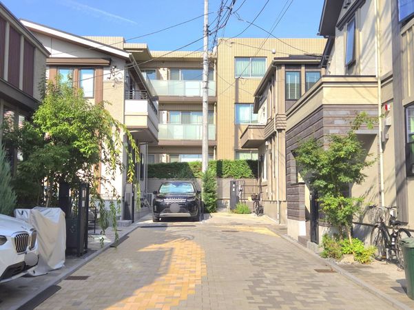 前面道路含む外観