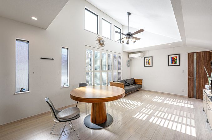 弦巻2丁目 戸建 リビング