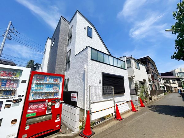駒沢3丁目 新築戸建 前面道路含む外観 駒沢3丁目 新築戸建 前面道路含む外観