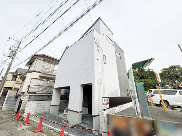 駒沢3丁目 新築戸建 前面道路含む外観 駒沢3丁目 新築戸建 前面道路含む外観