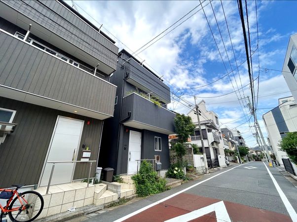 前面道路含む外観