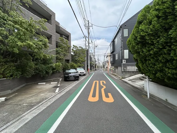前面道路含む外観