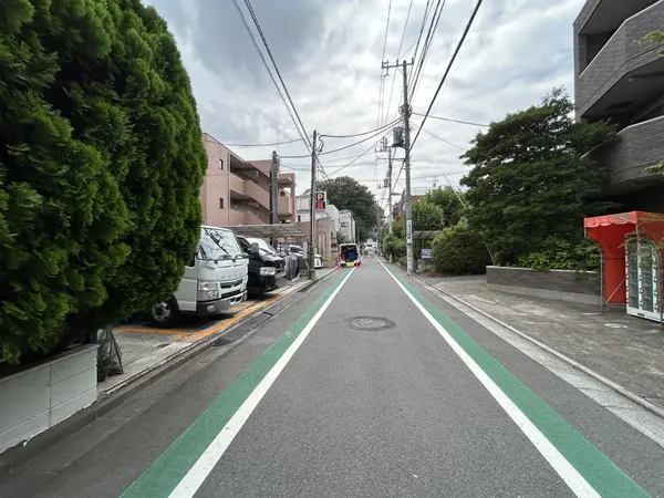 前面道路含む外観