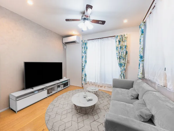 画像は実際の室内写真および間取図をもとに、CG にて 再現した「空室リフォームイメージ」に家具・調度品の配置例を CG 合成したもので 、実際とは多少異なります。また、家具等は販売価格に含まれません。