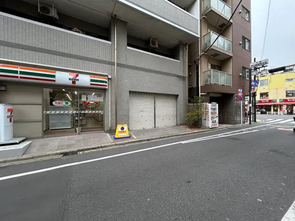 外観（セブンイレブンの右隣）