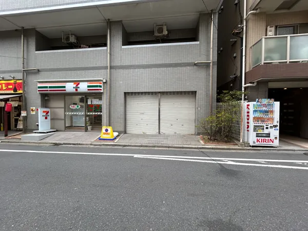 外観（セブンイレブンの右隣）