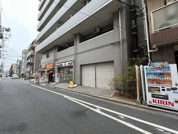 外観（セブンイレブンの右隣）