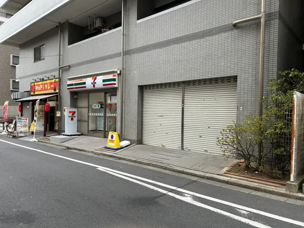 外観（セブンイレブンの右隣）