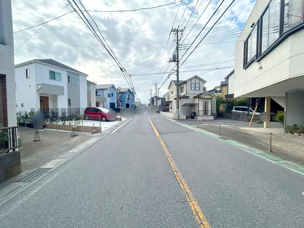 南東側前面道路