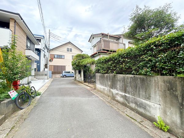 前面道路含む外観