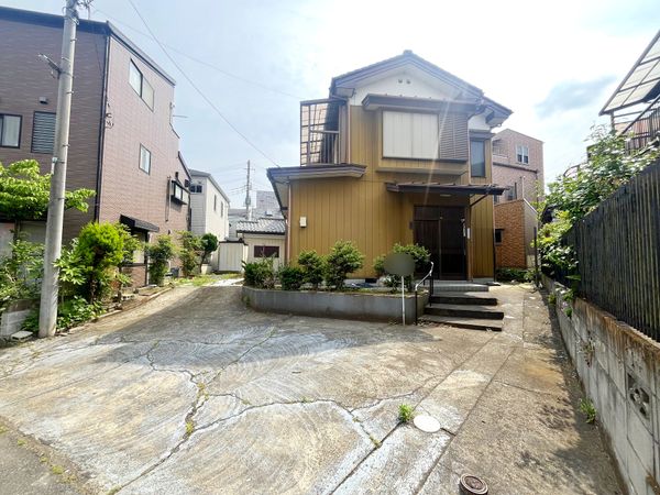 前面道路含む外観