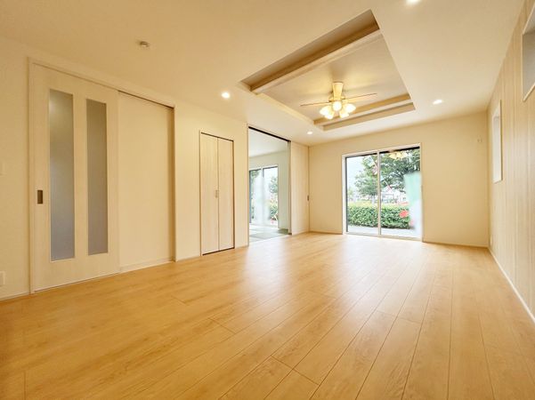 草加市新栄2丁目 新築戸建 リビング