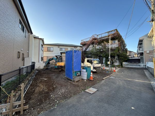 草加市谷塚町 新築戸建 前面道路含む外観 草加市谷塚町 新築戸建 前面道路含む外観