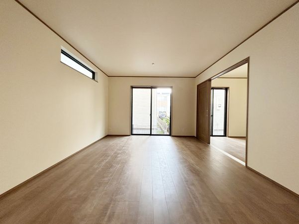 八潮市緑町3丁目 新築戸建 リビング