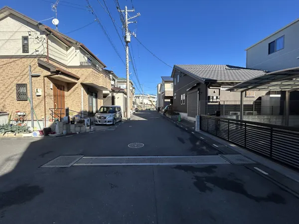 前面道路含む外観