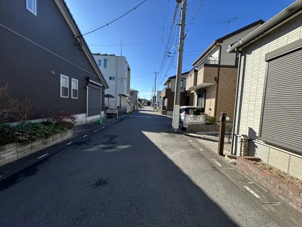 前面道路含む外観