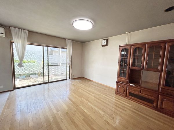 草加市遊馬町 戸建 リビング