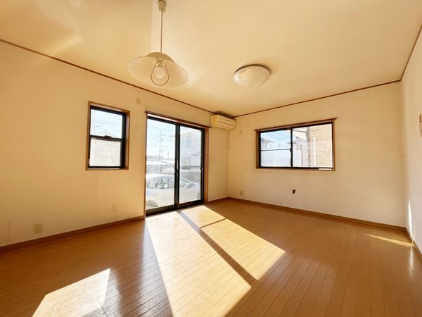 三郷市彦成1丁目 戸建 リビング 三郷市彦成1丁目 戸建 リビング
