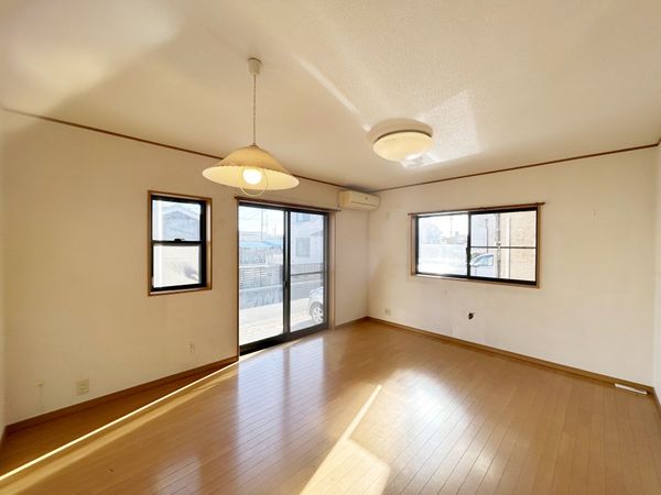 三郷市彦成1丁目 戸建 リビング