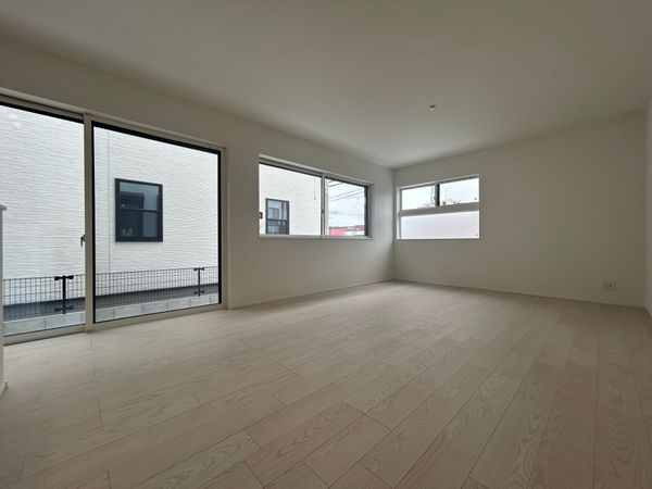 草加市花栗1丁目 戸建 リビング