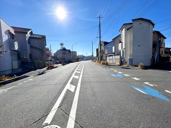 北東側前面道路