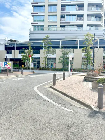 前面道路からの眺め