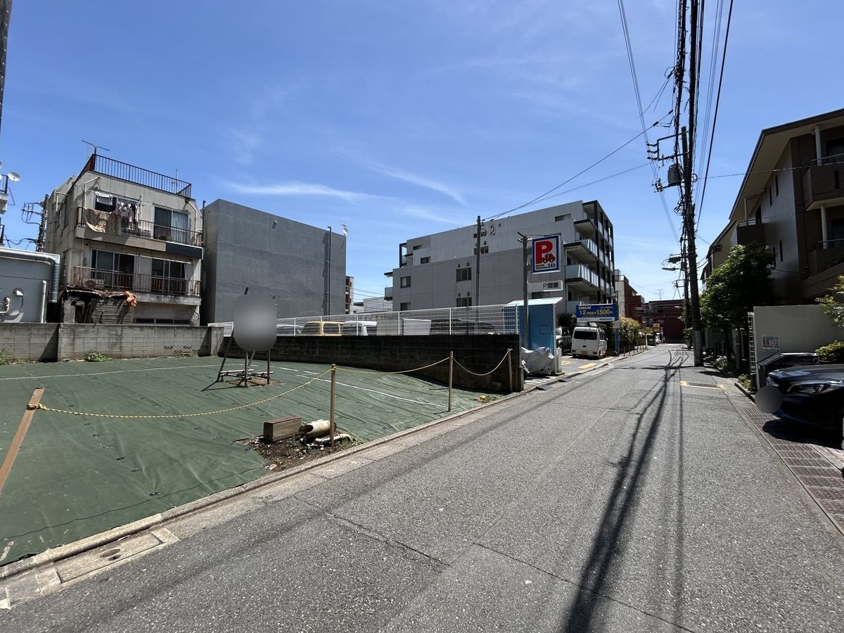 前面道路含む外観