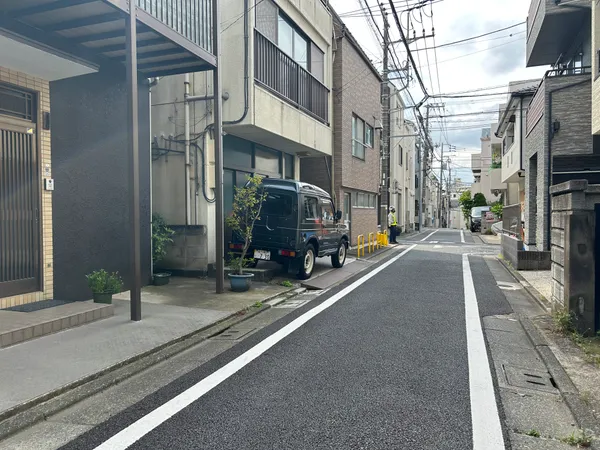 前面道路含む外観