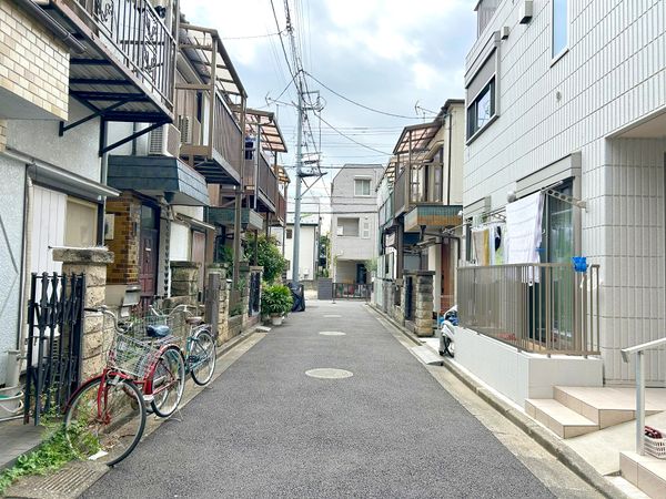 前面道路含む外観