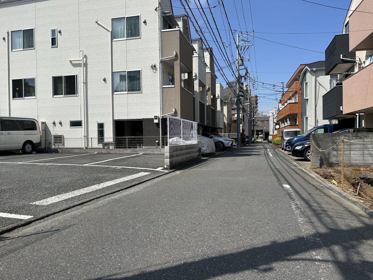 前面道路含む外観