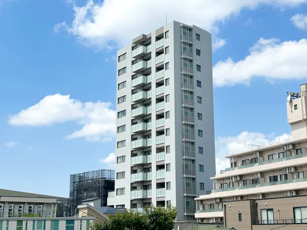 南東側から撮影。