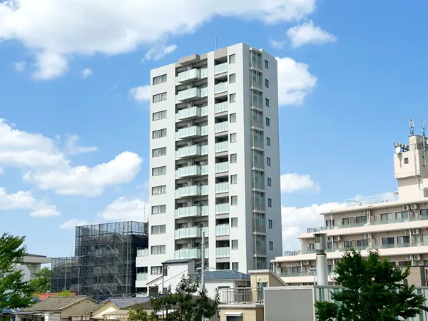 南東側から撮影。