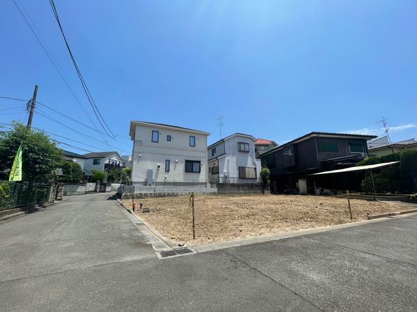 前面道路含む外観
