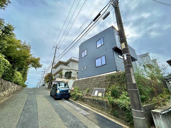 前面道路含む外観