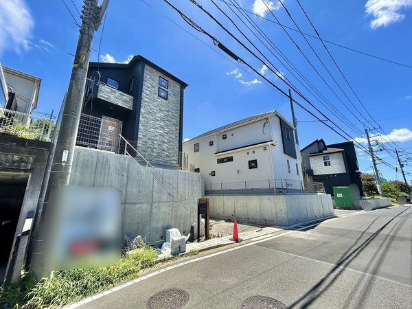 前面道路含む外観