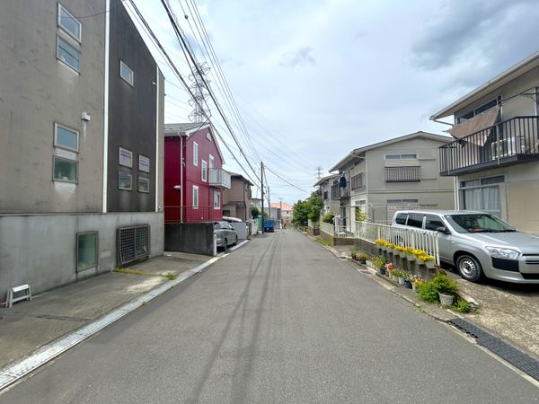 前面道路含む外観