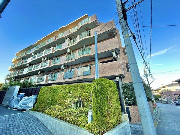 リベラル市が尾 外観