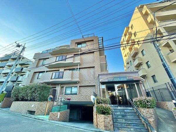 リベラル市が尾 外観