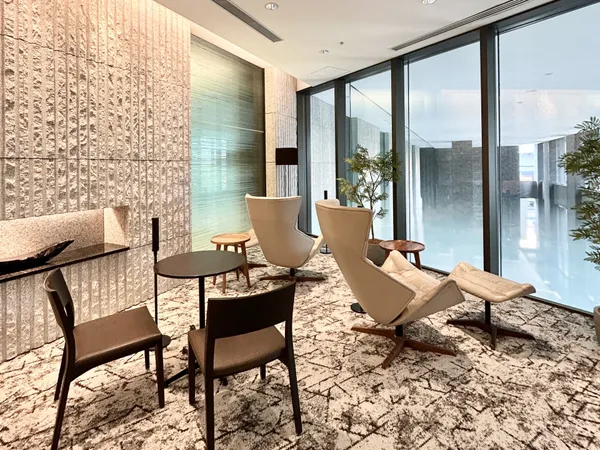 ライブラリーラウンジ