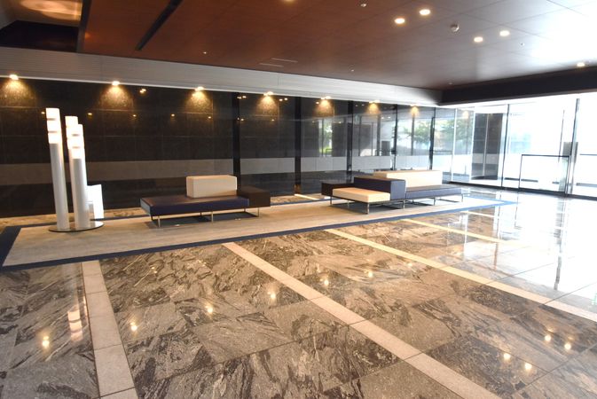 ドゥ・トゥール EAST エントランス